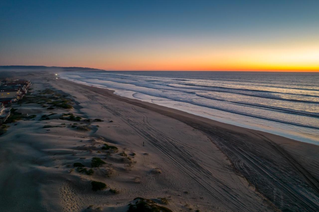 Steps To #Pismobeach With Poker, Foosball, Free Ev Charger, And Bikes 奥希阿诺 外观 照片